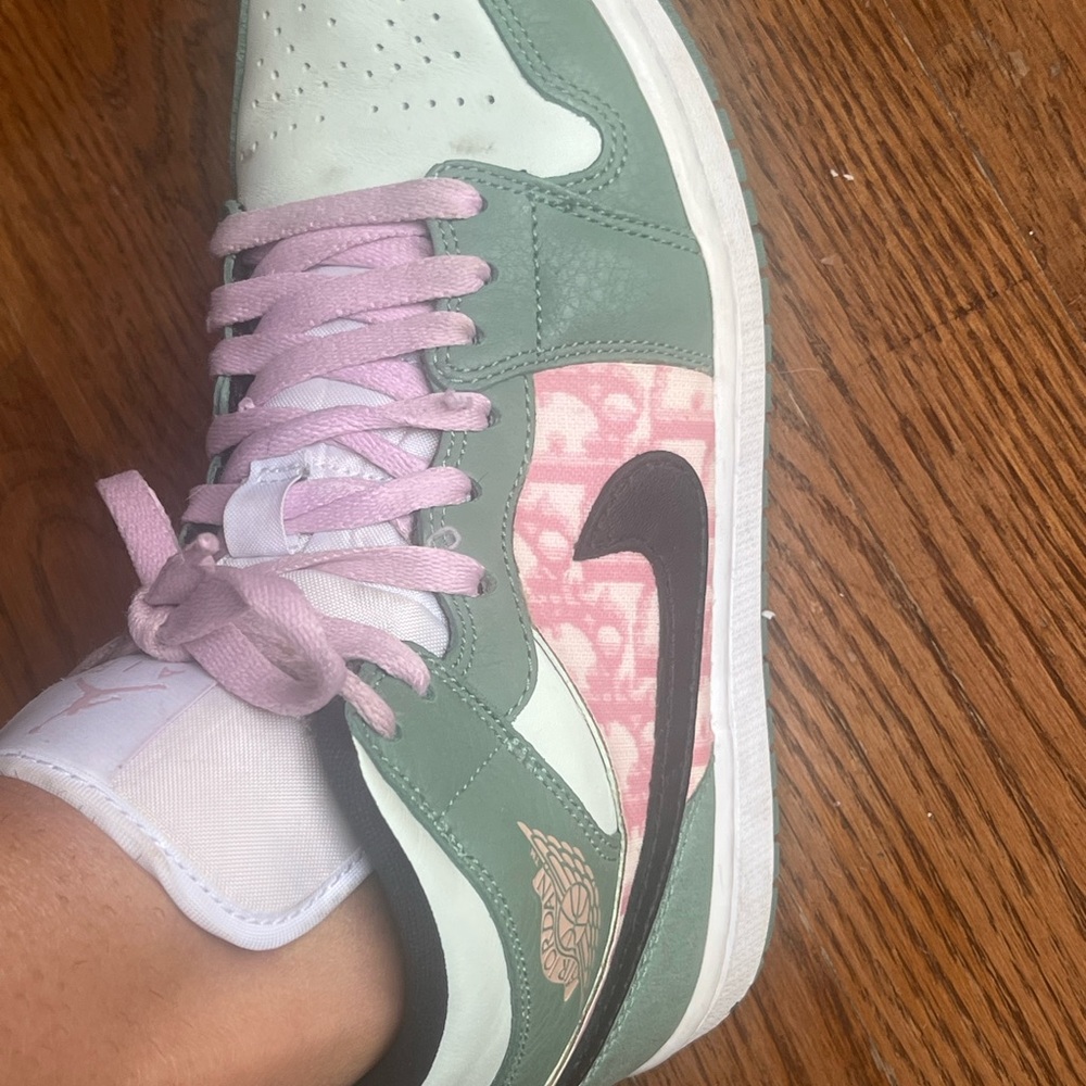 Sage Green & pink Nike dunks size 8.5